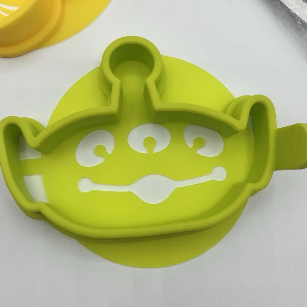 Pampered Chef Toy Story Pancake Mold And Stencils With Flipper Hamm